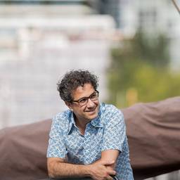 Deniz Hammudoglu, eigenaar van BootBootBoot, aan dek